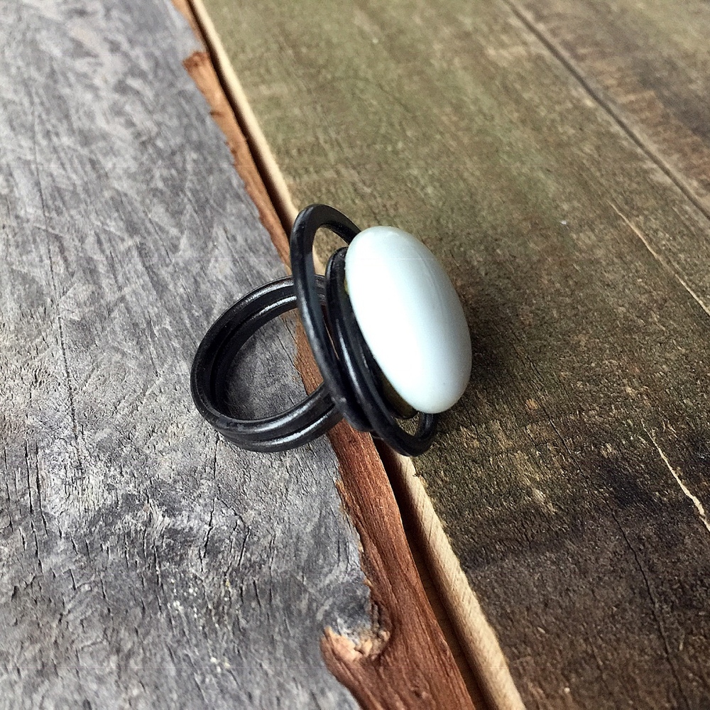 Women’s Ring - Picture 4 of 7